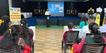 बच्चों के व्यक्तित्व विकास में विद्यालय के साथ अभिभावकों की महत्वपूर्ण भूमिका