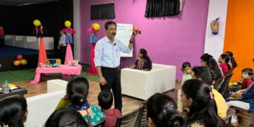 नौनिहालों के बेहतर भविष्य की सुदृढ़ नींव रखने में विद्यालय के साथ अभिभावकों की भूमिका अहम