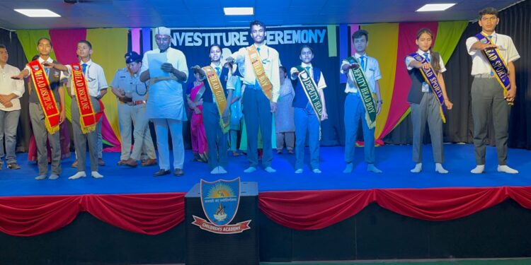 चिल्ड्रंस एकेडमी कैबिनेट में शामिल नवनिर्वाचित पदाधिकारियों को दिलाई शपथ