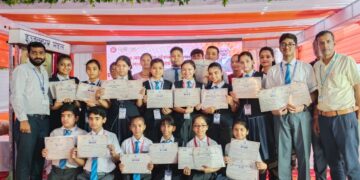 अमृत भारत स्टेशन योजना महोत्सव पर चिल्ड्रंस एकेडमी के बच्चे पुरस्कृत