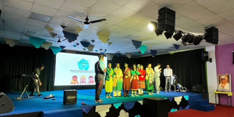 बच्चों के साथ धूमधाम से मनाया बाल दिवस