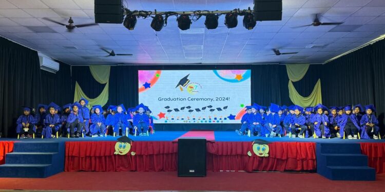 चिल्ड्रन्स एकेडमी के ला- इन्फैंशिया में नन्हे मुन्नों की ग्रेजुएशन सेरेमनी का आयोजन।